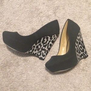 Super cute Cheetah wedges 💃