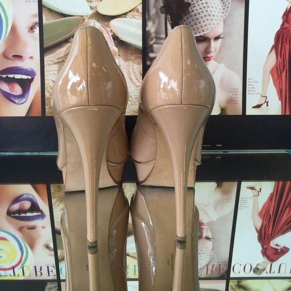 "Vera wang lavender" patent leather heels - Picture 2 of 4