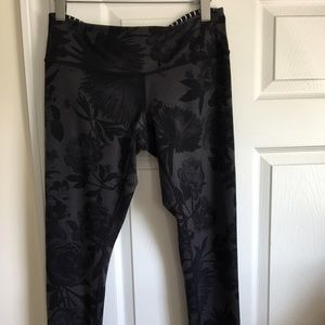 Lululemon leggings in awesome black rose design
