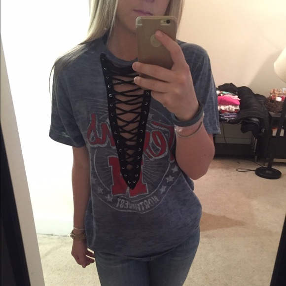 HP🎉🎉🎉LF Sold Out Lace Up Vintage Tee - Picture 3 of 3