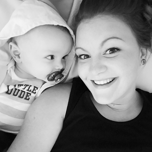 Meet your Posher, Courtney - Picture 2 of 2