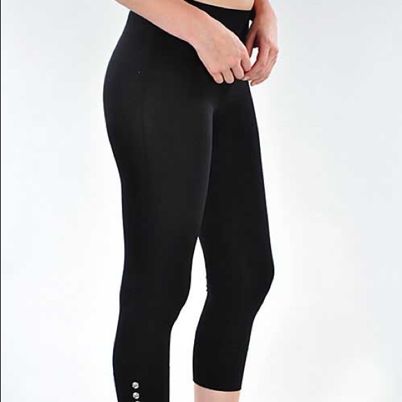 Last 1 Hr Sale ‼️Capri Seamless Jeweled Leggings - Picture 3 of 4