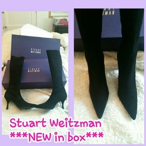 **NEW** Stuart Weitzman suede boots