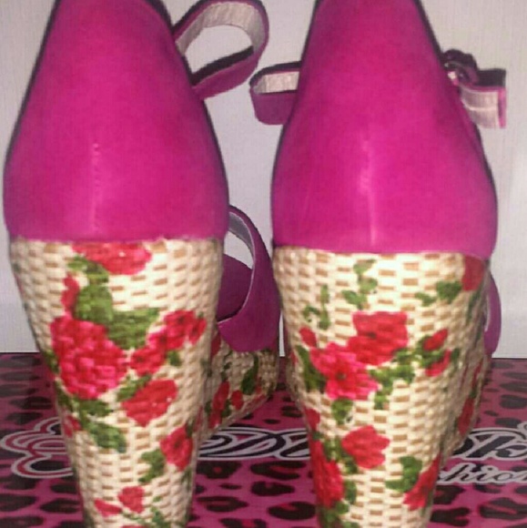 Fuchsia pink wedges - Picture 2 of 2