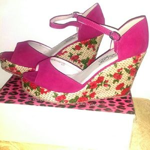 Fuchsia pink wedges