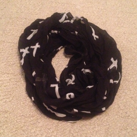 Cross infinity scarf