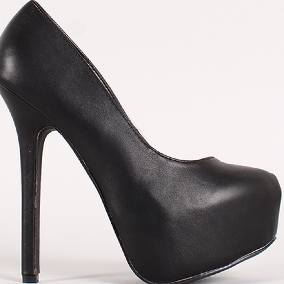 Brekelle Marisa-23 Almond Toe Platform Pump