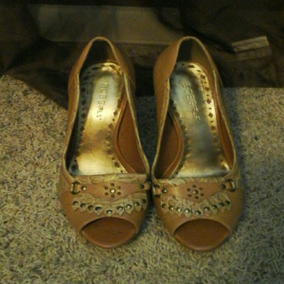 Shoes - Picture 3 of 3