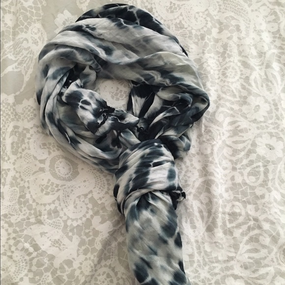 Black and white scarf.