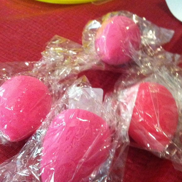 Lot of 4 pink beauty blenders