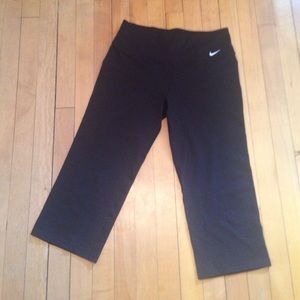 Never worn Nike dri-fit crop workout pants