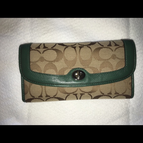 💯Authentic Coach Park Signature Checkbook Wallet