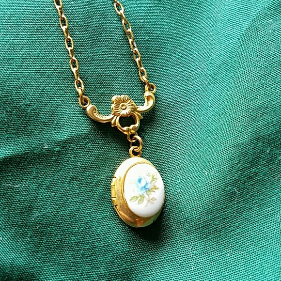 Jewelry - ♥Vintage Blue Rose Locket Necklace♥