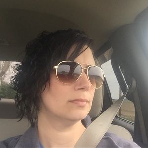 Meet your Posher, Deena