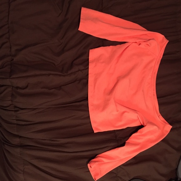 Very cute hollister crop top