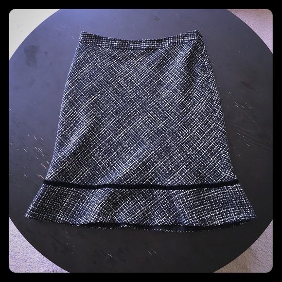 🎀GAP Black/White A-line Tweed Skirt Size 6🎀