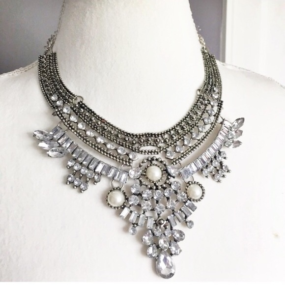 Beautiful Crystal Statement Necklace - Picture 3 of 4