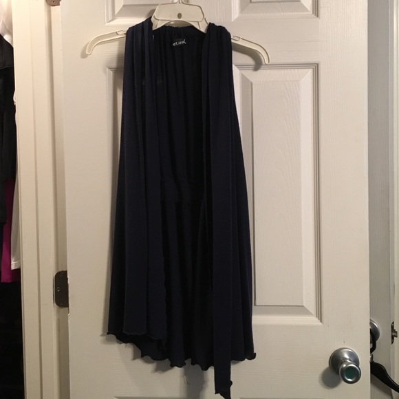 Wet seal sleeveless shawl