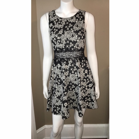 Mimi Chica Black and White Dress