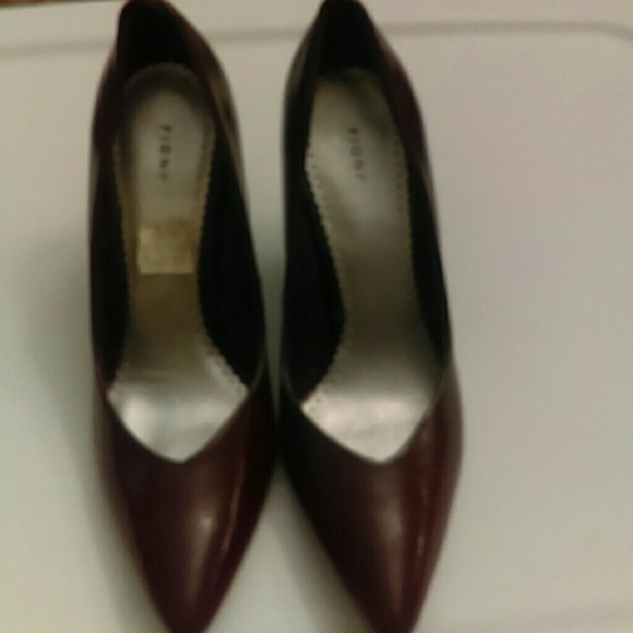 NWOT Maroon pumps