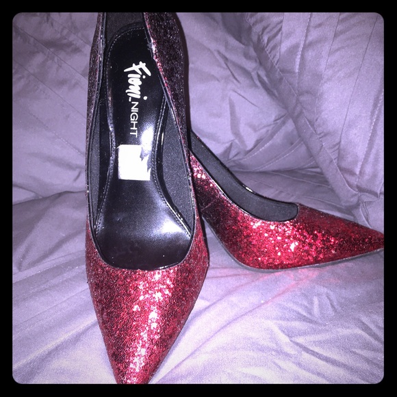 Stunning red glitter pumps! 8.5