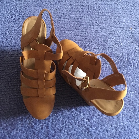 Wedge heels