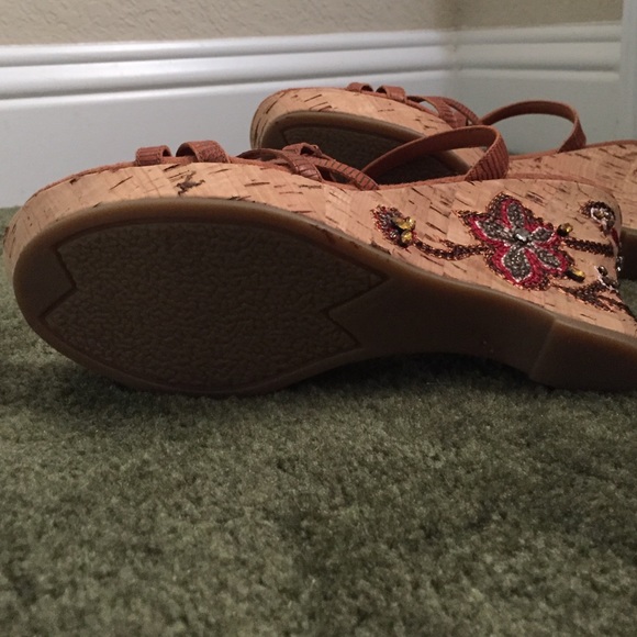 NWOT Bandolino Sandals - Picture 4 of 4