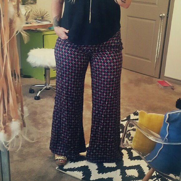 **hold**Wide leg pants