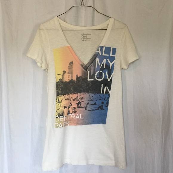 AEO Graphic Deep V-Neck - Picture 1 of 1