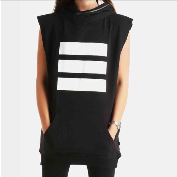 SOLD🗣🗣 NWOT adidas Berlin hooded dress