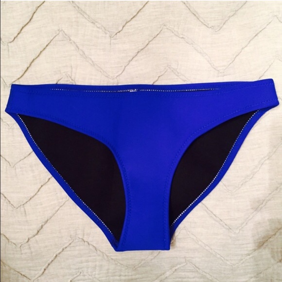 Black & Blue Triangl Bikini - Picture 3 of 4