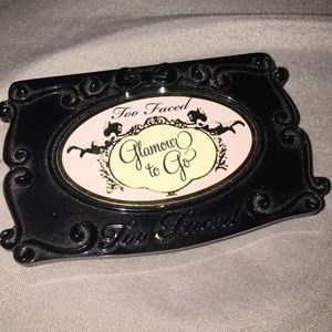 SALE🎉🎉Too faced compact pallet