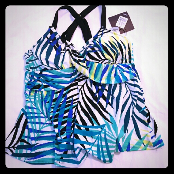 NWT Ava & Viv tankini top