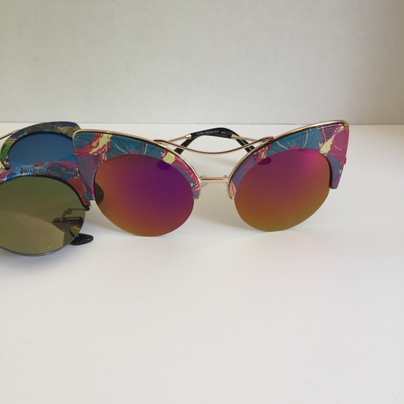 Round mirror cat eye sunglasses 🕶  All eyewear 3 for $30 - Picture 3 of 4