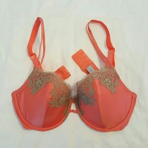 NWOT Victoria's Secret demi bra