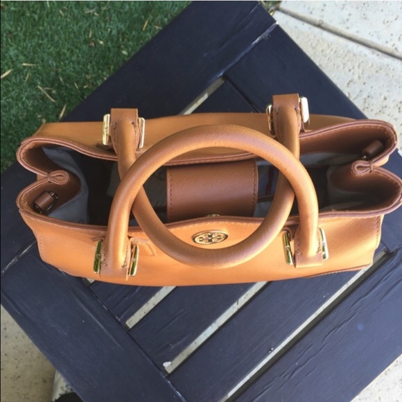 *SOLD* Tory Burch Robinson satchel - Picture 4 of 4