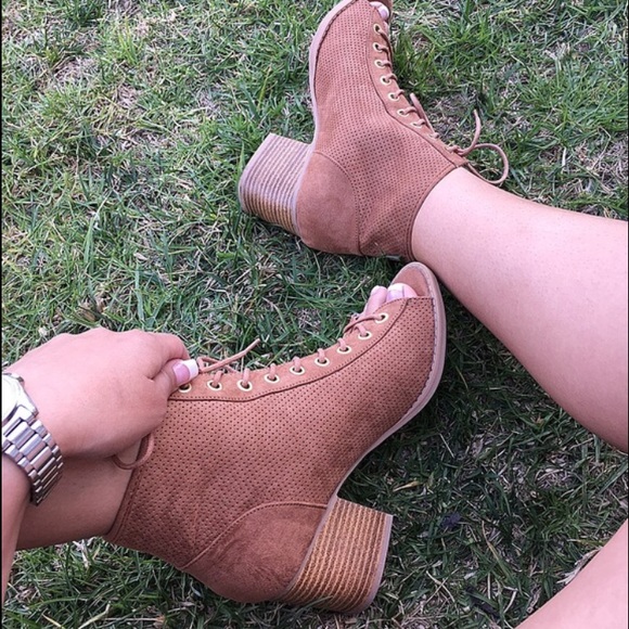 Tan lace up booties - Picture 2 of 2