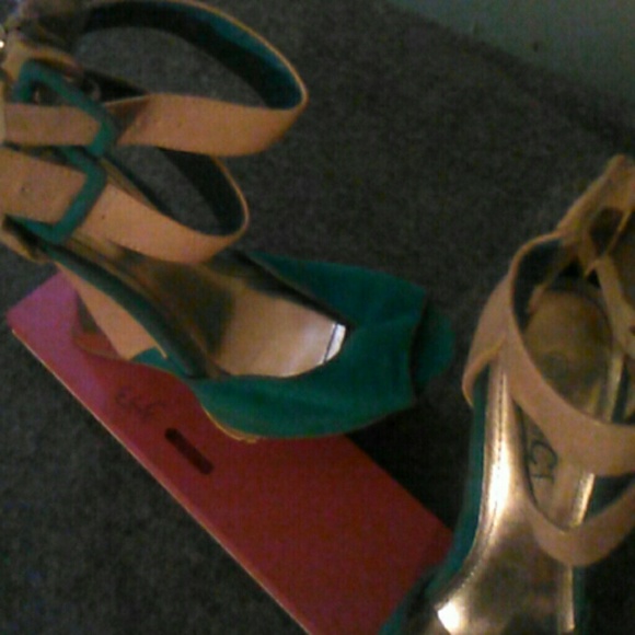 Heels - Picture 2 of 4