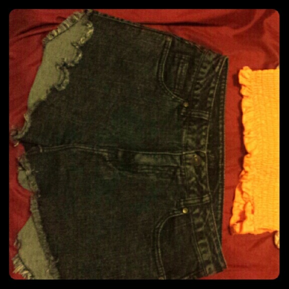 Cut off Delias shorts paired with laced strapless - Picture 1 of 2