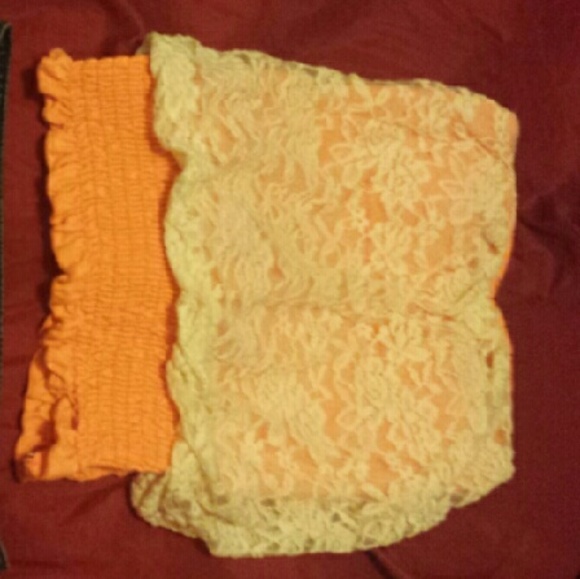 Cut off Delias shorts paired with laced strapless - Picture 2 of 2