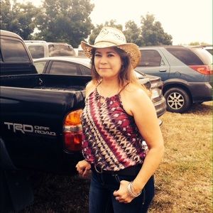 Meet your Posher, Mireya