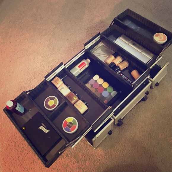 Make up train case.