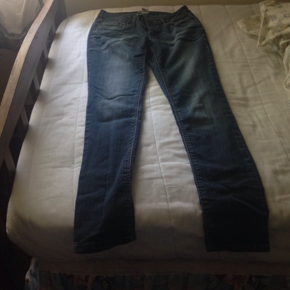 Skinny jeans. Very cute. Make me an offer. 😁