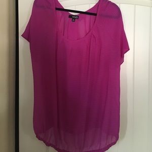 💗Cute Pink Blouse w/back detail💗