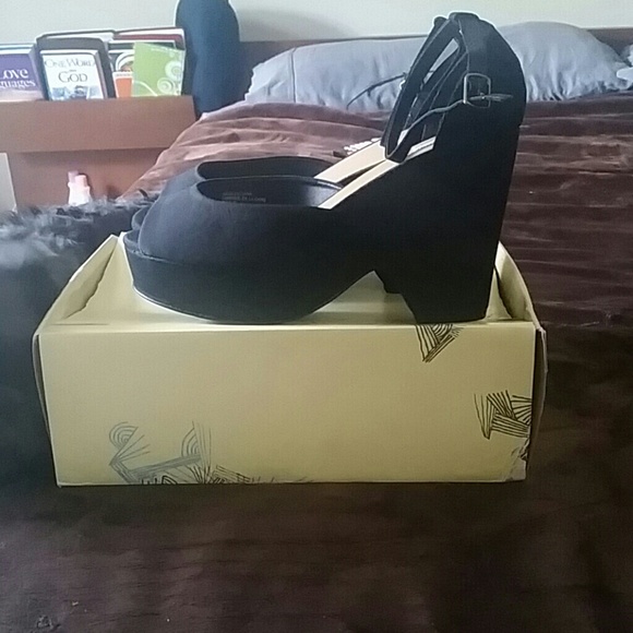 Kimchi Blue Peep Toe Wedge