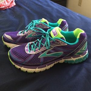 Almost new Brooks Adrenaline GTS 15, size 6.5