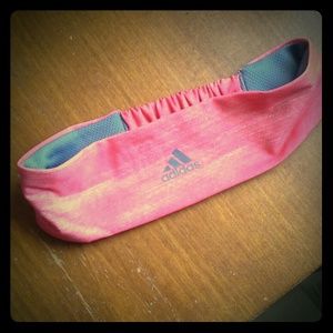 Athletic headband. Adidas.