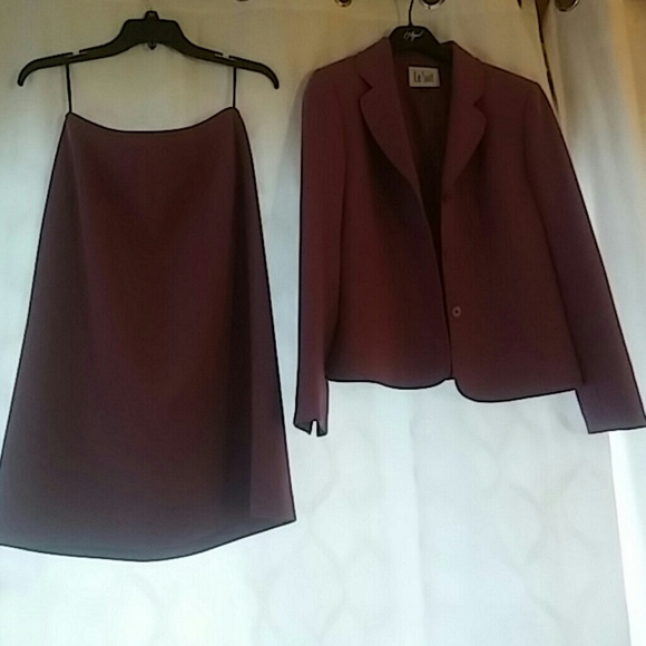 2piece suit - Picture 2 of 2