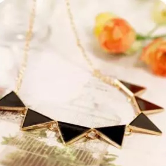 Jewelry - Fashion Triangle Choker Necklace