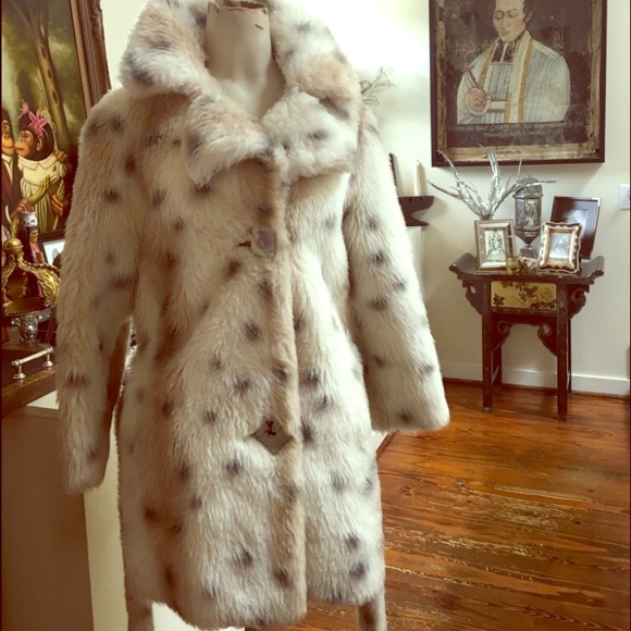 VINTAGE FAUX FUR COAT